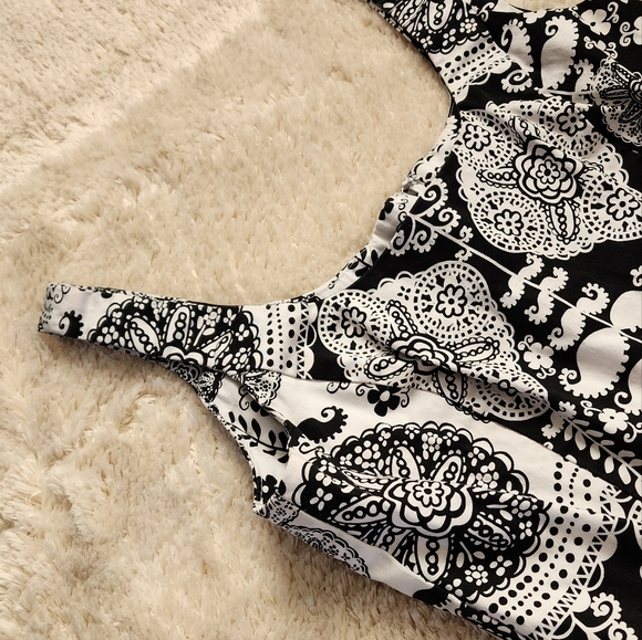 Black and white dress - Picture 3 of 6